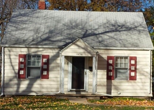 Building Photo - 1636 E Moore St