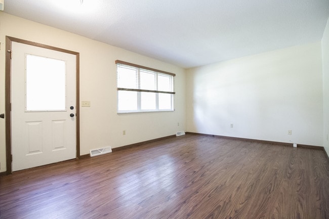 Photo - 4415 Oak Creek Ln