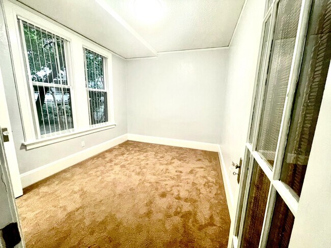 101 SC BED 2 PIC 2 - Scandia Mignon Apartment Homes