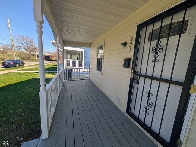 Photo - 451 W 26th St