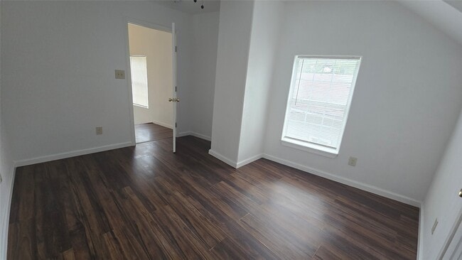 Photo - 421 Sidney St