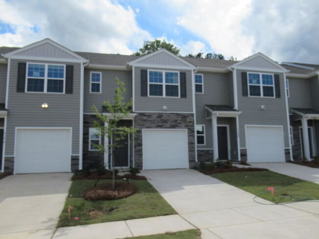 Photo - New Townhome for Rent in Lincolnton!