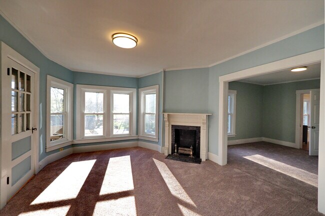 Building Photo - 197 Western Ave Unit 2 - Upstairs