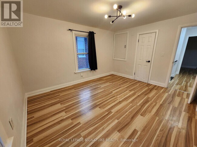 Photo - 731 St Antoine St