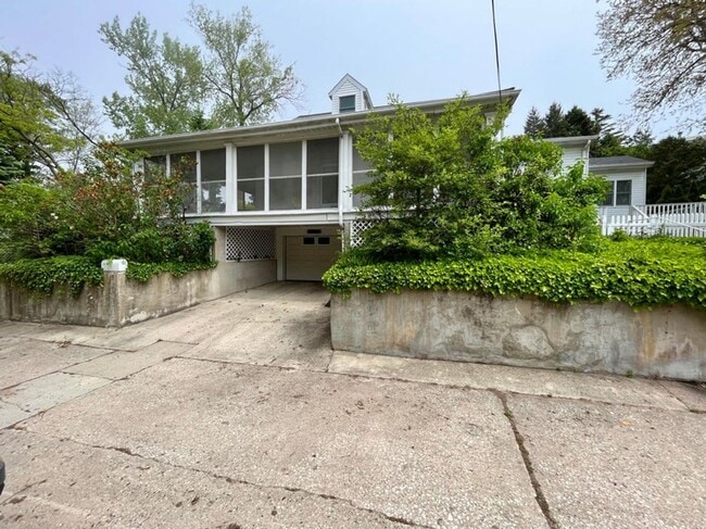 Building Photo - 102 N Pier St