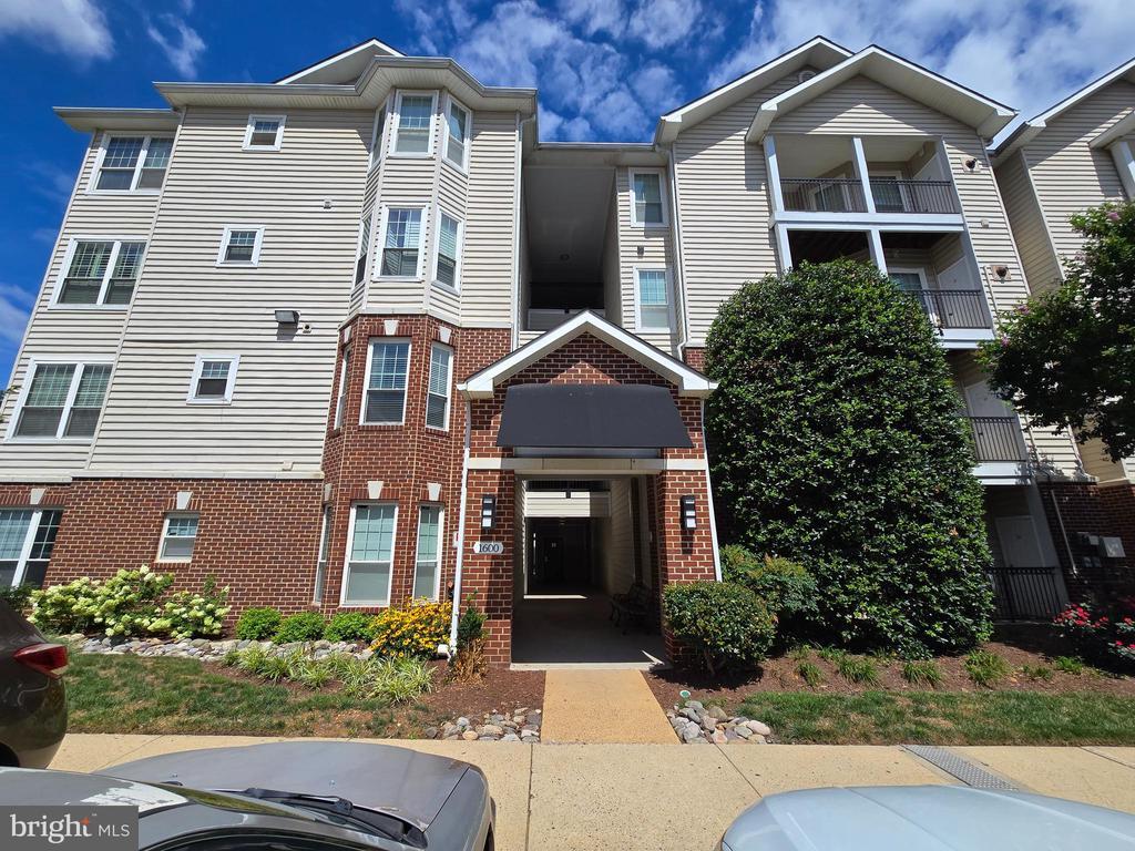 Photo - 1600 Spring Gate Dr. Casa