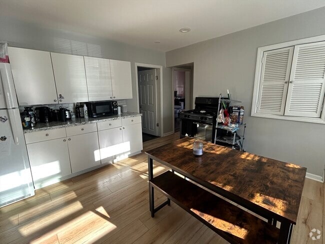 Building Photo - 26 Tapley Ave Unit 1 Rental