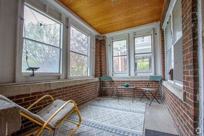 Building Photo - 4934-4936 Davenport Street Unit 4936 Davenport Street Rental