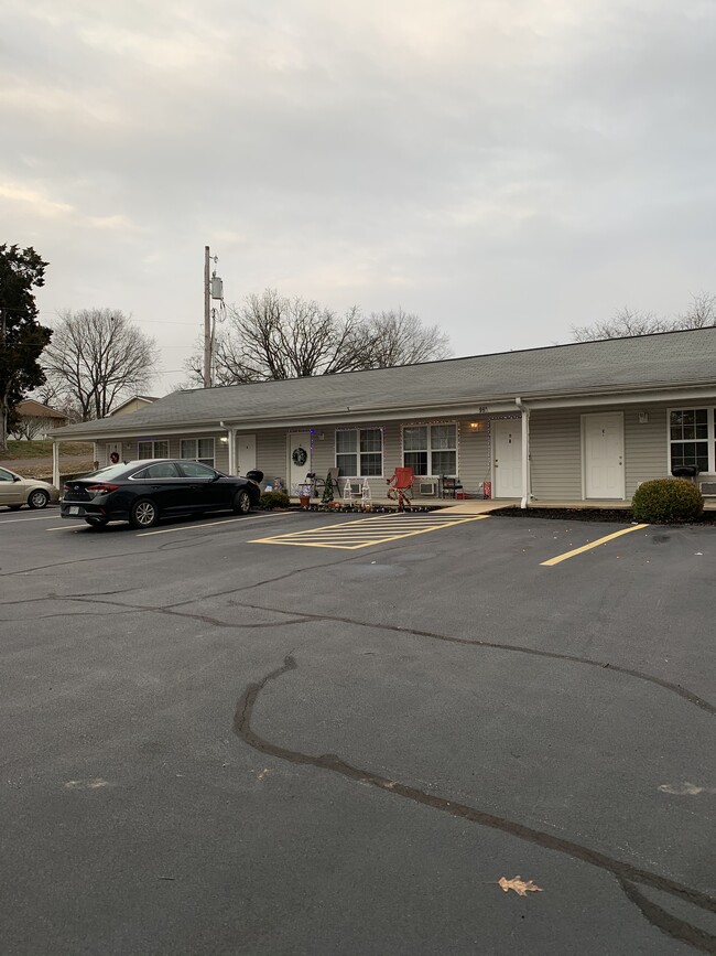 Building Photo - 990 S Lay Ave Rental