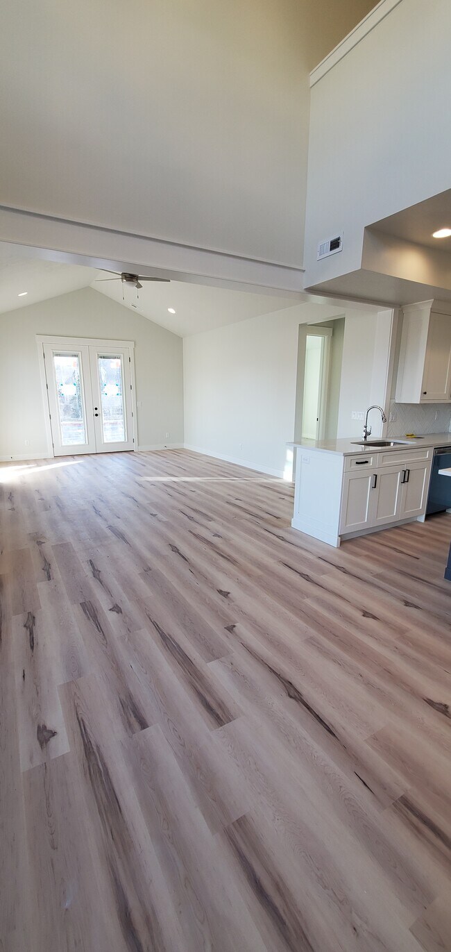 Photo - 1483 W Lincoln Way