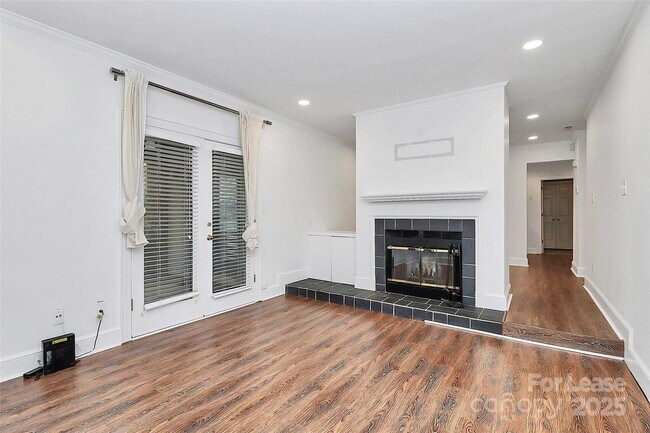 Photo - 2220 Roswell Ave Unit A