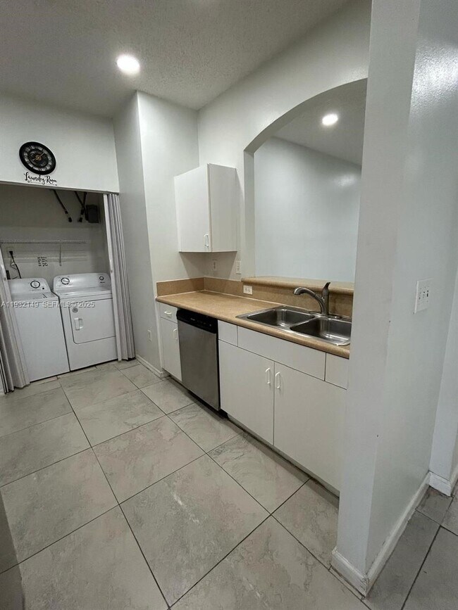 Photo - 4295 NE 10th Ct