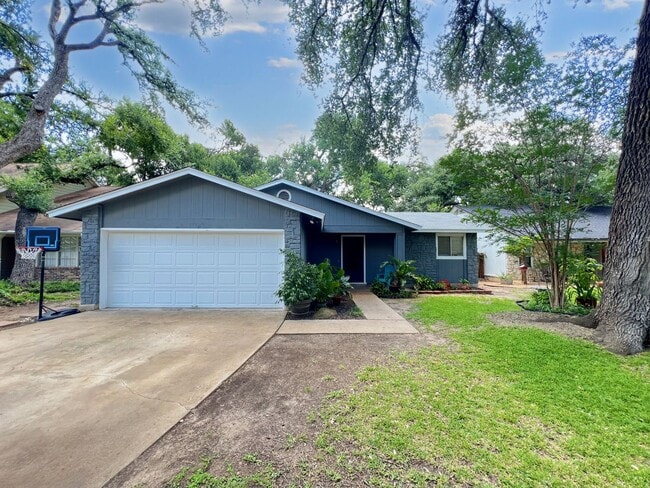 Photo - Comfortable 3 Bed, 2 Bath Home with Natural Light Throughout