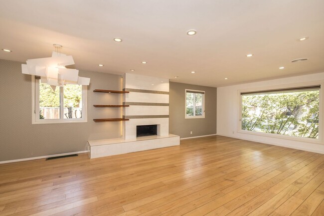 Photo - Elegant 3 Bed 2 Bath Home, Beautifully Remodeled in 2011