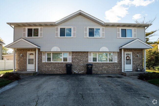 Building Photo - Spacious 3 Bedroom 1.5 Bath Townhouse Moun...