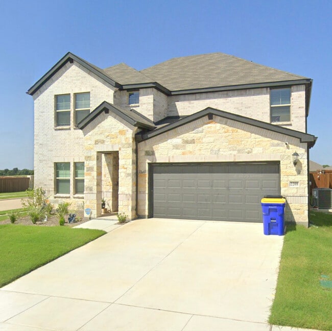 Building Photo - 2208 Palomino Ln