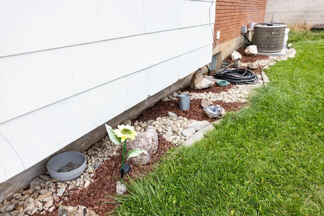 Photo - 160 Caveman Blvd