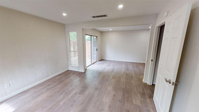 Photo - 5917 Little Creek Trail