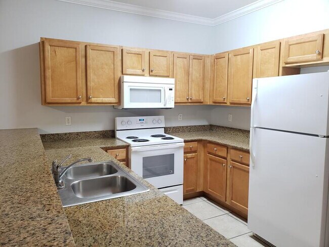 "Charming 3-Bed Townhouse Retreat in Fort Walton Beach!"