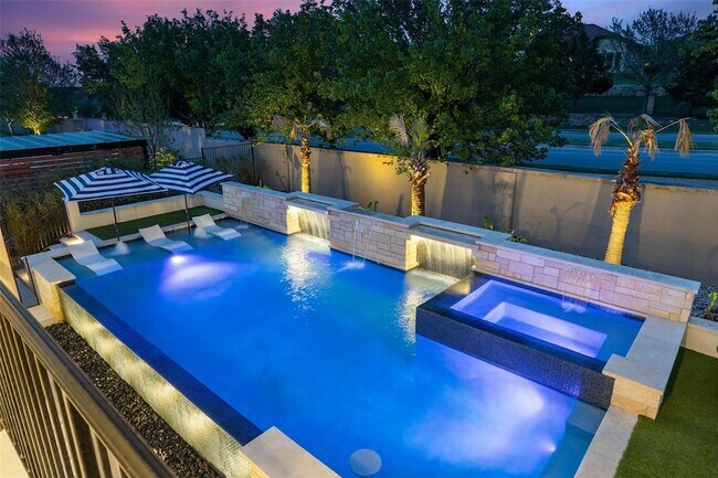 Photo - 105 Bisset Ct