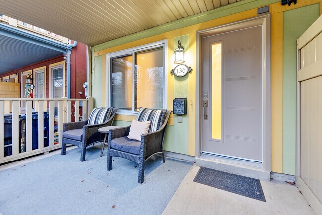 Photo - 136 Woodbine Ave