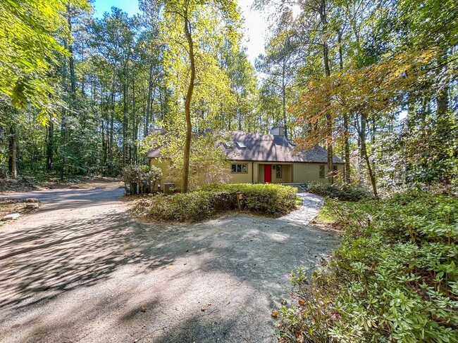 Spacious Contemporary Home in a Private Wo... - Spacious Contemporary Home in a Private Wo...