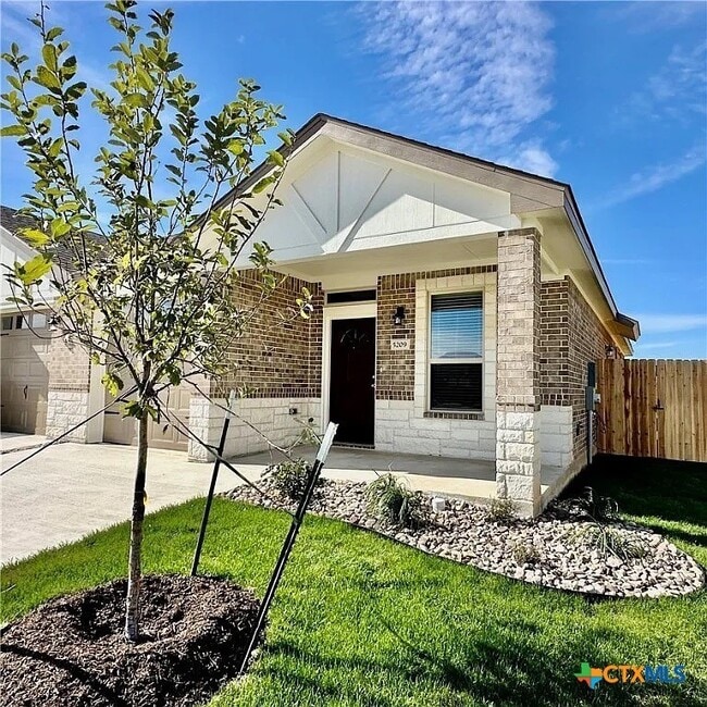 Building Photo - 5209 White Rose Dr Rental