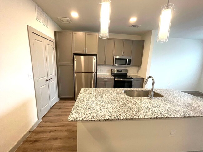 Building Photo - 1111 Gallagher Dr Unit 10302