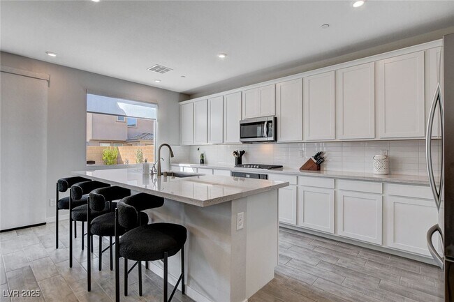 Photo - 871 Benning St