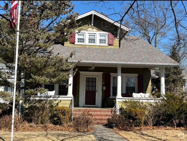 Building Photo - 717 Scranton Ave Rental