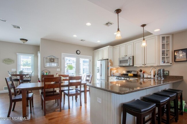 Photo - 556 Pike Ave