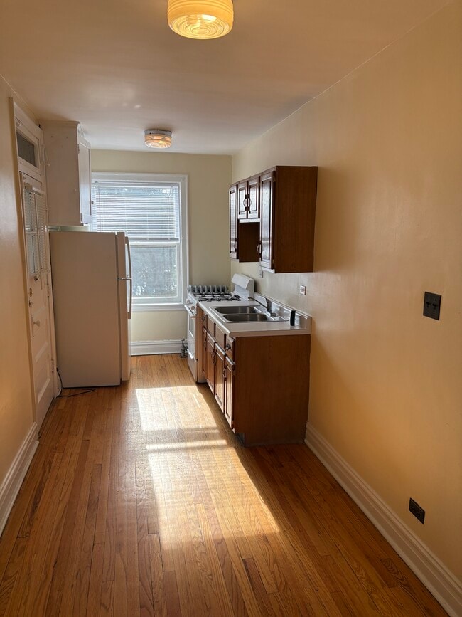 Photo - 33rd & Ridgeland Ave