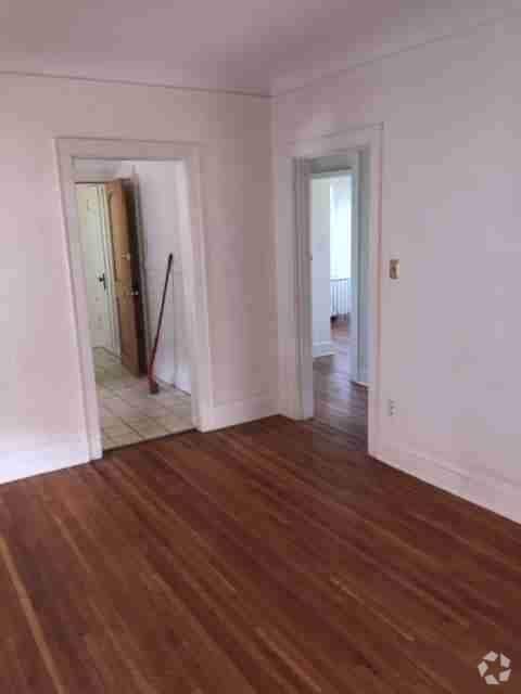 Building Photo - 715 10th Ave SE Unit upper Rental