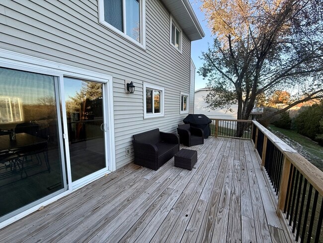 Photo - 2305 S 165th St