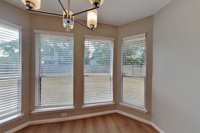 Photo - 1343 Edenderry Ln