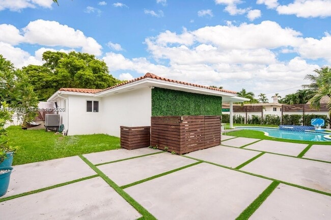 Photo - 1040 N Royal Poinciana Blvd