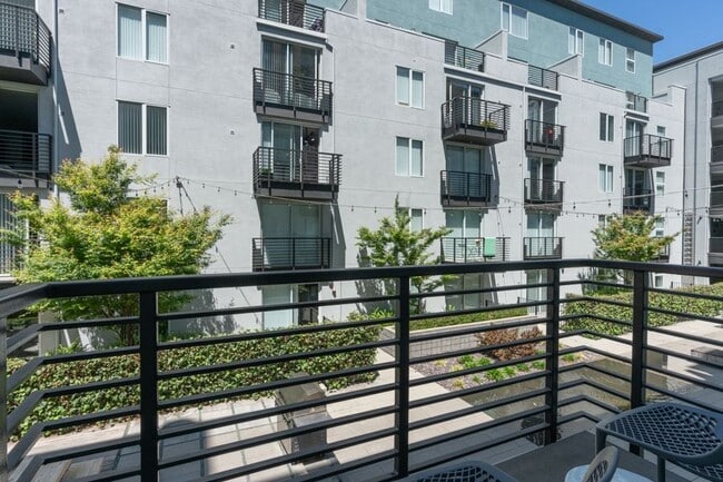 Domain Oakland