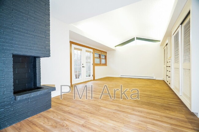 Photo - 185 SW Francis Ln