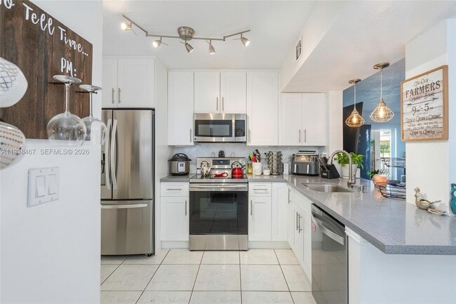 Building Photo - 15761 SW 137th Ave Unit 104