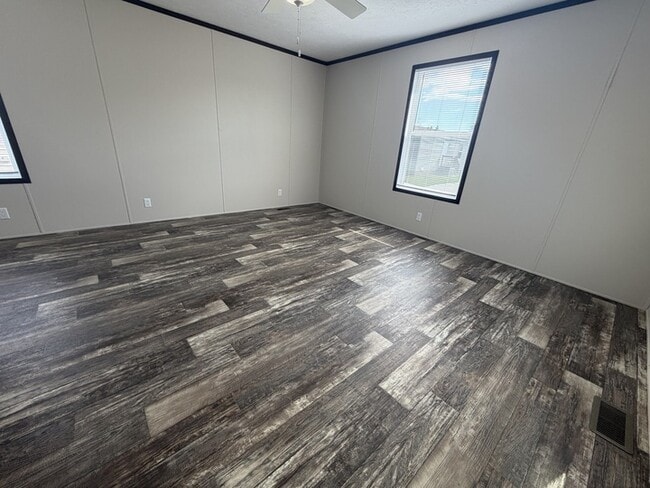 Photo - 38019 Leverette Ave