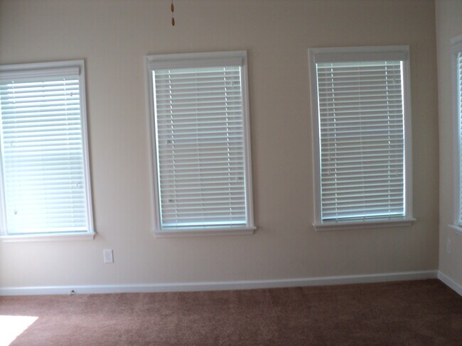 Photo - Great 3 Bedroom 2 Bath Located in the Rive...