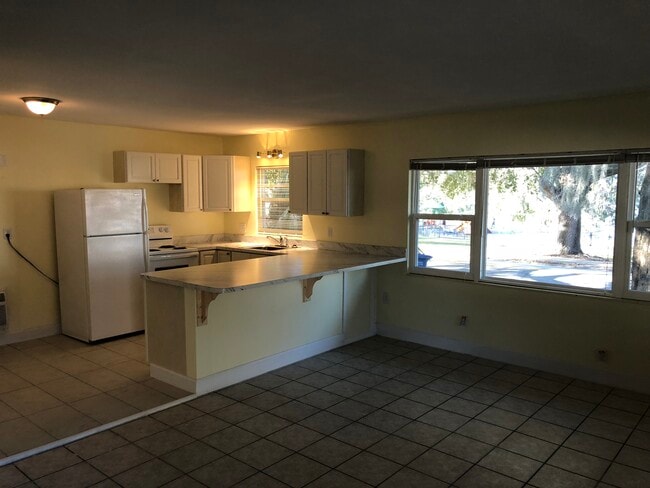 Building Photo - 306 Avenue C NE Unit Apt 1