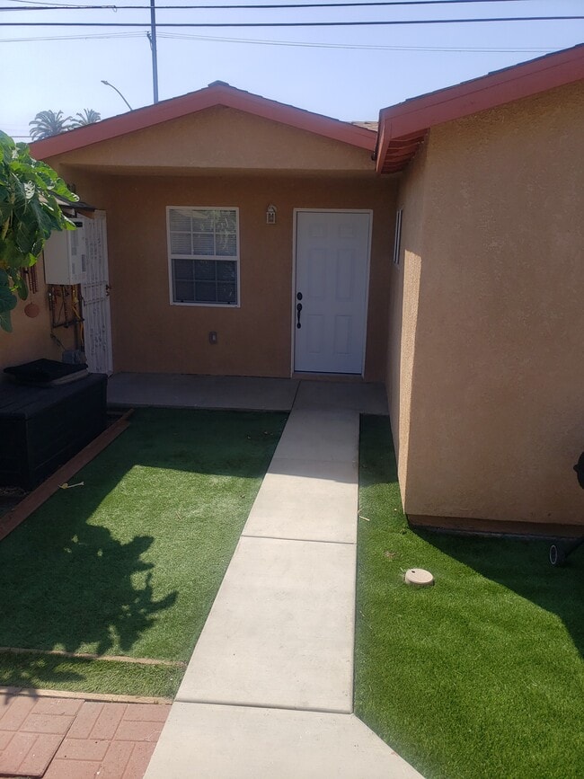 Entrance - 1540 W 58th St