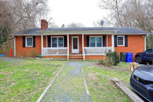 Building Photo - Great home in Chapel Hill!