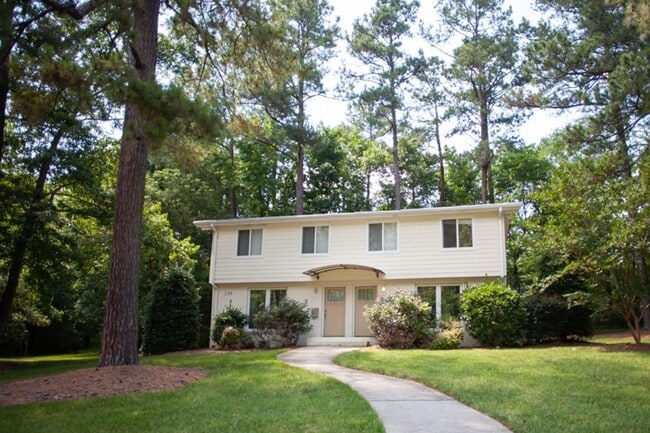 Building Photo - Sleek & Sun-Drenched 2BR Townhouse in Heart of Carrboro