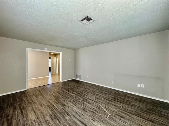 Photo - 143 Barrett Pl