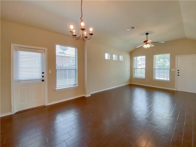 Photo - 125-131 Creekside Villa Dr