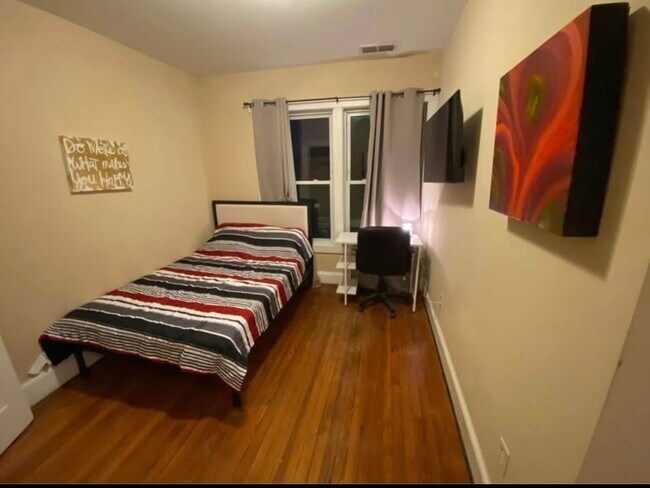 Photo - 2626 11th St NW