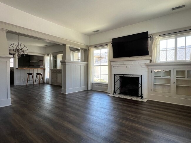 Photo - 1231 W 9th St