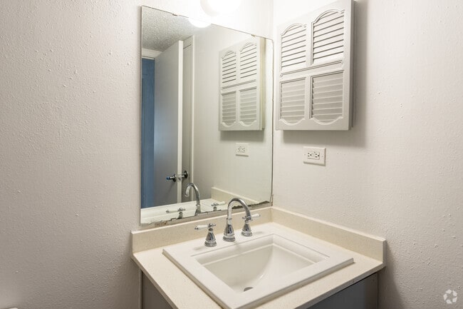1BR, 1BA - 656SF